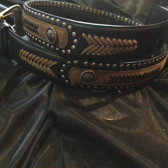 Leather Hand tooled belt with conch studs leather details sz 38/95 - Picture 3 of 10